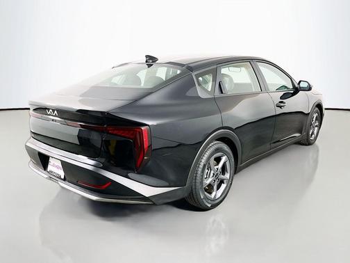 Aurora Black Pearl 2025 Kia K4 LXS