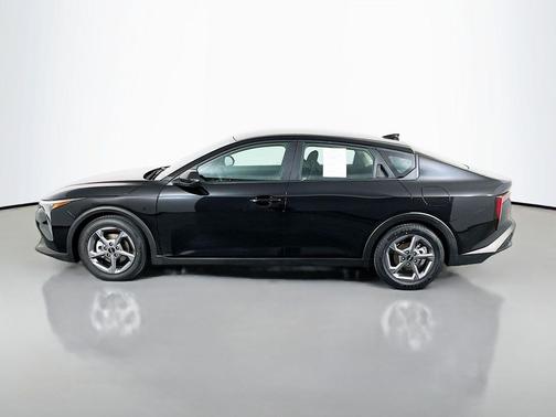 Aurora Black Pearl 2025 Kia K4 LXS