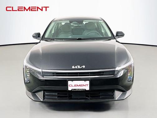 Aurora Black Pearl 2025 Kia K4 LXS