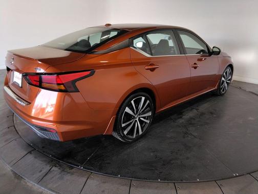 2022 Nissan Altima SR FWD