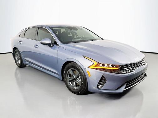 Everlasting Silver 2022 Kia K5 LX