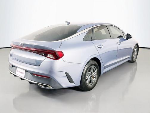 Everlasting Silver 2022 Kia K5 LX