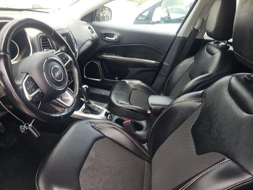 Diamond Black Crystal Pearlcoat 2020 Jeep Compass Latitude