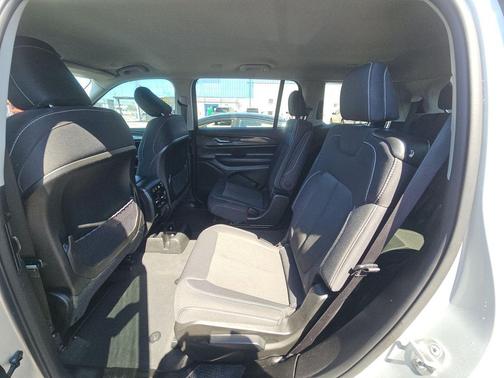 Silver Zynith 2023 Jeep Grand Cherokee L Laredo