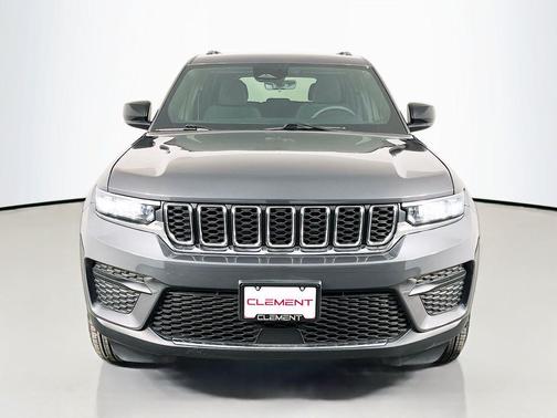Baltic Gray Metallic Clearcoat 2025 Jeep Grand Cherokee Laredo