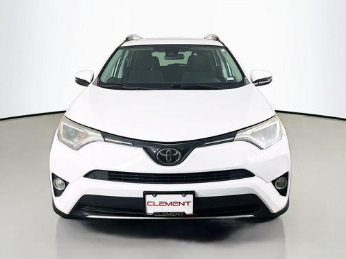 Super White 2018 Toyota RAV4 XLE