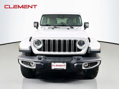 Bright White Clearcoat 2025 Jeep Wrangler 4-Door Sahara 4x4