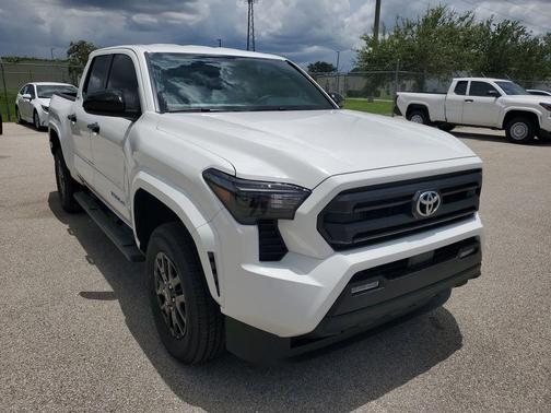 2025 Toyota Tacoma SR5