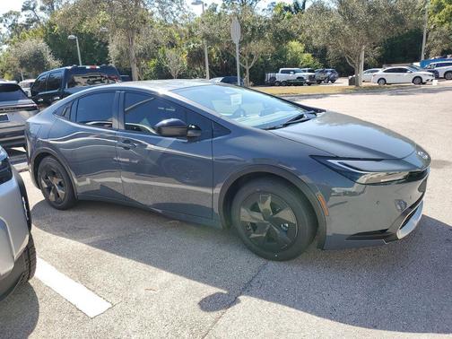 2026 Toyota Prius Plug-In Hybrid SE