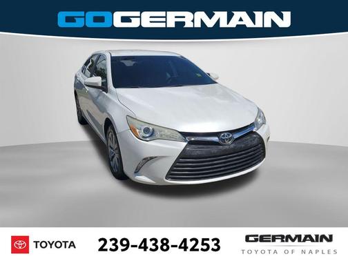 Blizzard Pearl 2017 Toyota Camry XLE