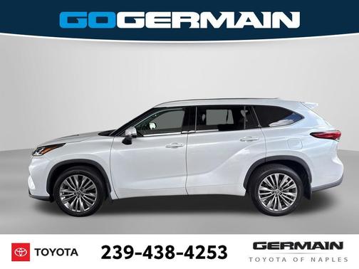 White 2022 Toyota Highlander Platinum