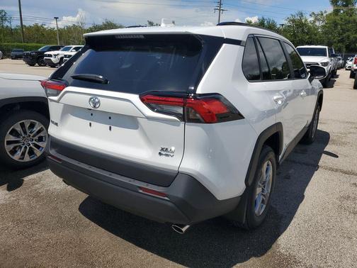 2025 Toyota RAV4 Hybrid XLE
