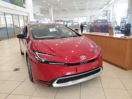 2026 Toyota Prius Plug-In Hybrid SE