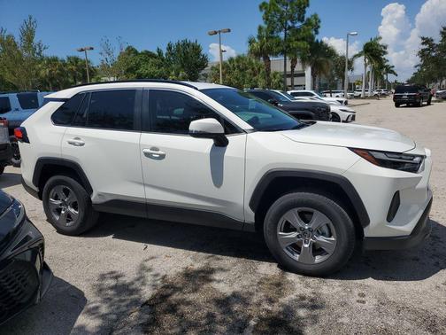 2025 Toyota RAV4 Hybrid LE