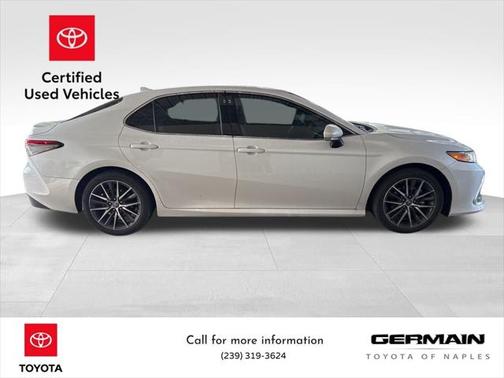 2022 Toyota Camry Hybrid XLE