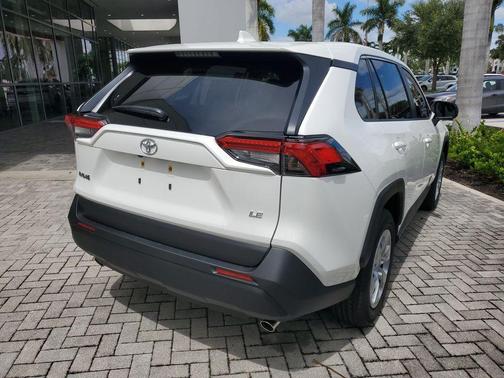 2025 Toyota RAV4 LE