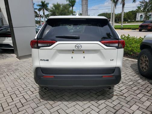 2025 Toyota RAV4 LE