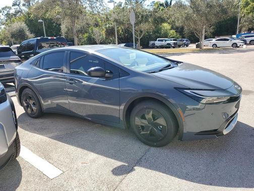 2026 Toyota Prius Plug-In Hybrid SE