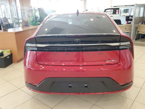 2026 Toyota Prius Plug-In Hybrid SE