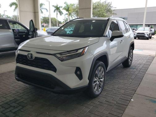 2025 Toyota RAV4 XLE Premium