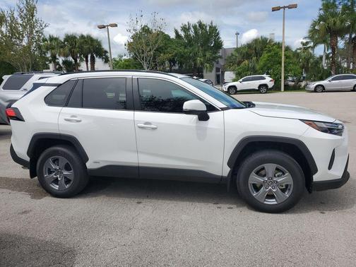 2025 Toyota RAV4 Hybrid XLE