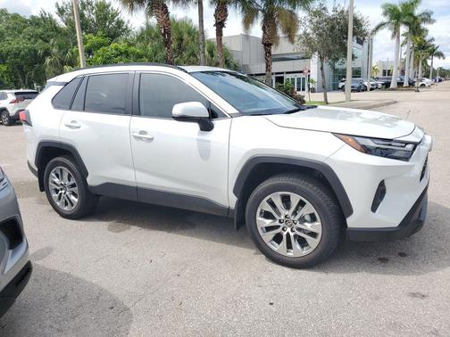 2025 Toyota RAV4 XLE Premium