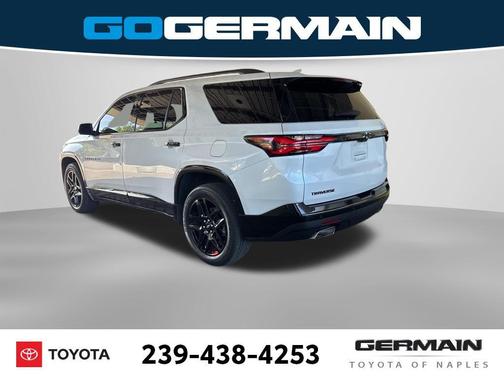 Iridescent Pearl Tricoat 2023 Chevrolet Traverse Premier
