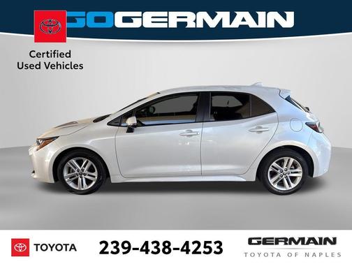 Wind Chill Pearl/Midnight Black Metallic 2022 Toyota Corolla Hatchback SE