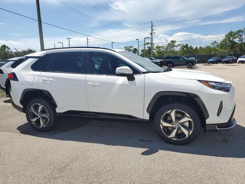 2025 Toyota RAV4 Hybrid SE