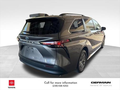 2022 Toyota Sienna XLE 8 Passenger