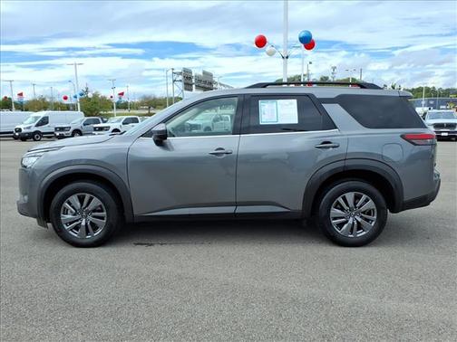 2025 Nissan Pathfinder SV