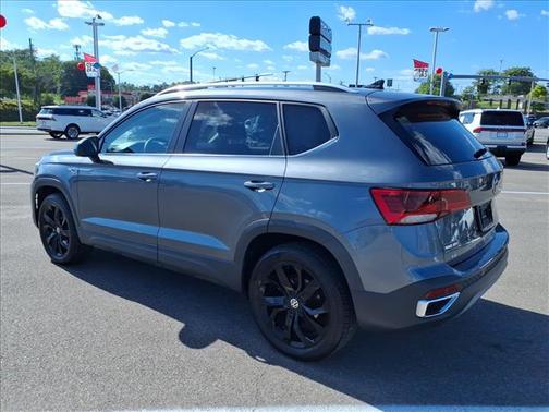 Platinum Gray Metallic 2022 Volkswagen Taos 1.5T SE