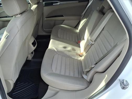 OXFORD WHITE 2020 Ford Fusion SE