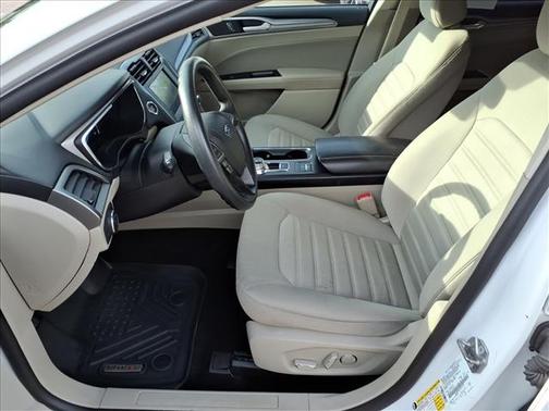 OXFORD WHITE 2020 Ford Fusion SE