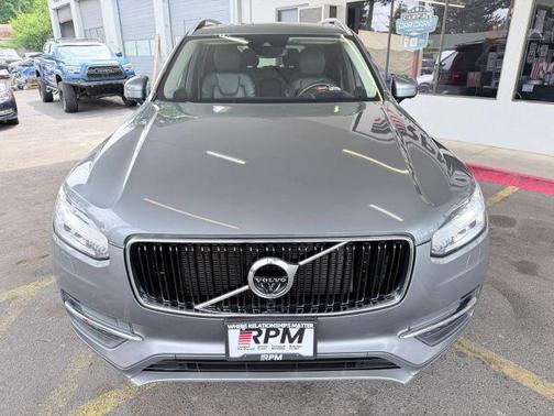 Gray 2019 Volvo XC90 T6 Momentum