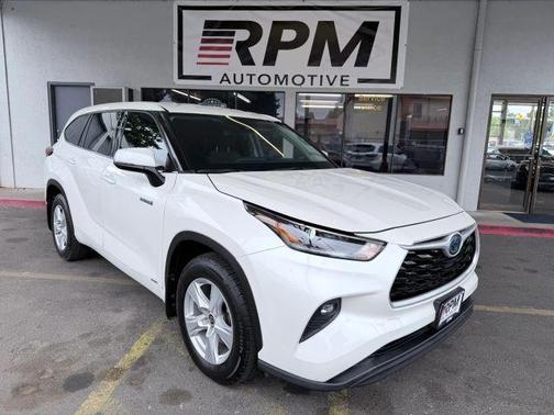 White 2021 Toyota Highlander Hybrid LE