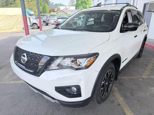White 2020 Nissan Pathfinder SV