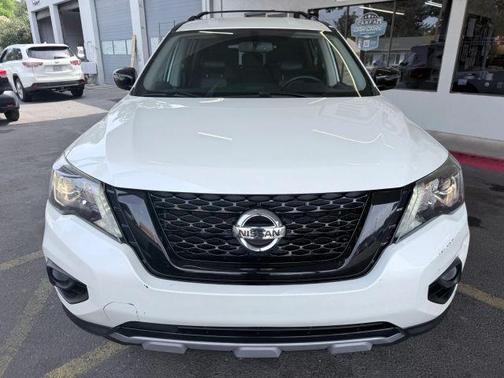 White 2020 Nissan Pathfinder SV
