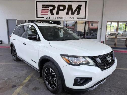 White 2020 Nissan Pathfinder SV