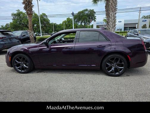 2021 Chrysler 300 Touring