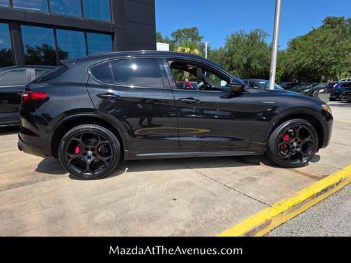 2022 Alfa Romeo Stelvio Veloce