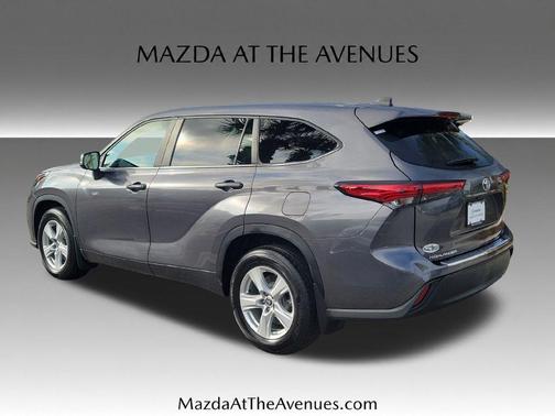 Magnetic Gray Metallic 2023 Toyota Highlander LE