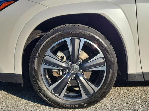 White Pearl 2023 Lexus UX 250h Premium