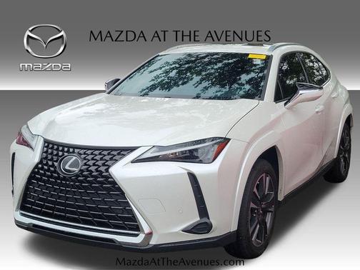 White Pearl 2023 Lexus UX 250h Premium