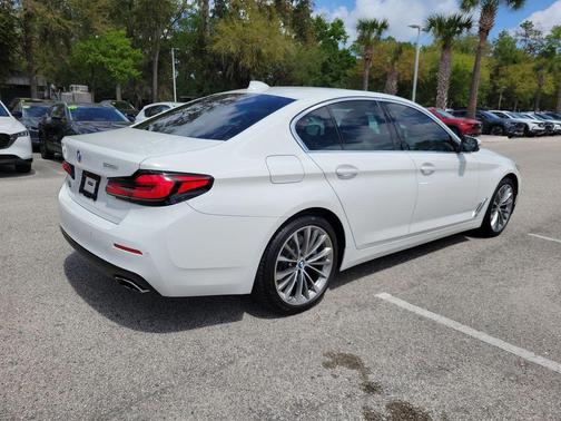 Alpine White 2022 BMW 530 i