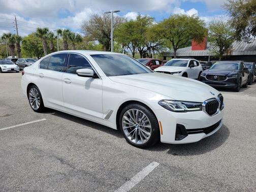 Alpine White 2022 BMW 530 i