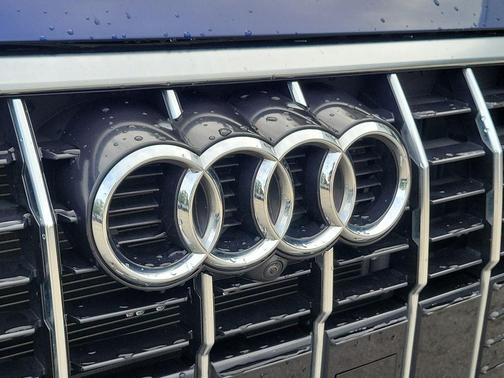 Navarra Blue Metallic 2023 Audi Q3 45 S line Premium