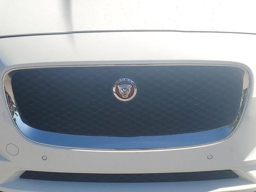 2018 Jaguar F-PACE 25t Prestige