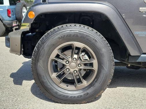 Granite Crystal Clearcoat Metallic 2016 Jeep Wrangler Unlimited Sahara
