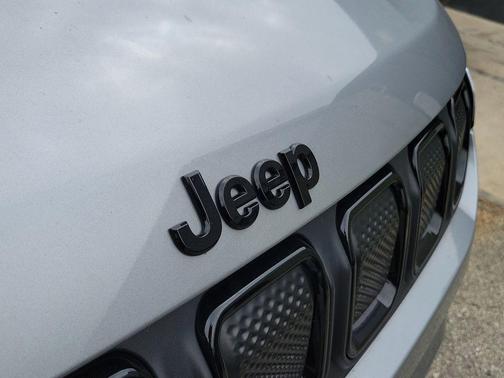 Billet Silver Metallic Clearcoat 2022 Jeep Compass Altitude